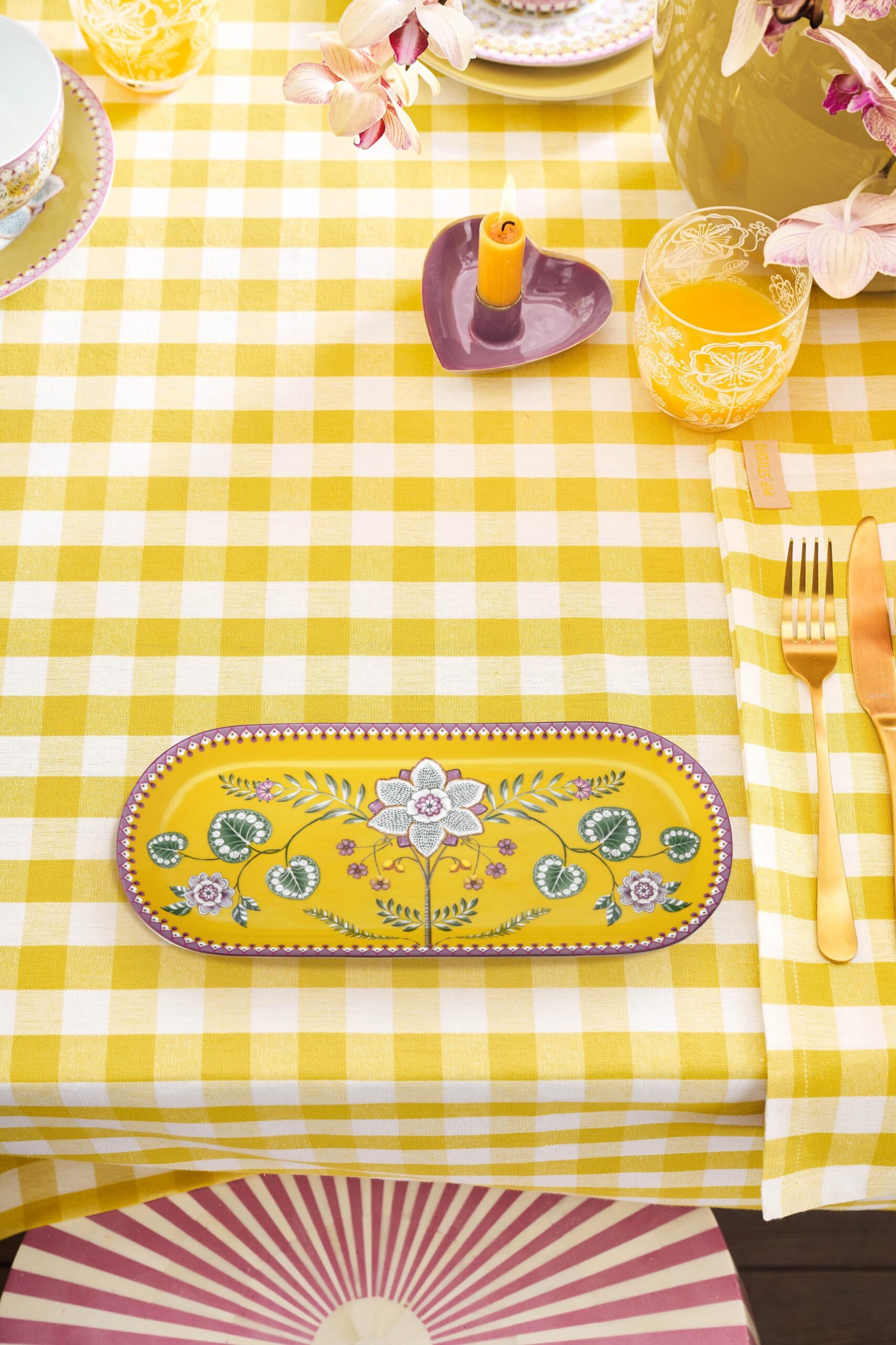 cake-tray-lilylotus-yellow-333x155cm